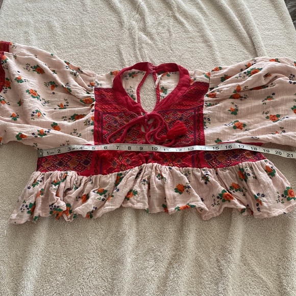 Free People Kissed By The Sun adorable cropped top with great embroidery - Picture 9 of 14
